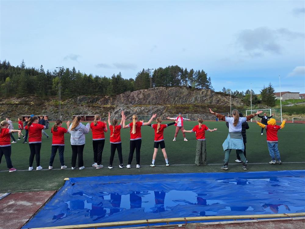 Frå Stinestafetten på Skogsvåg stadion - Klikk for stort bilete