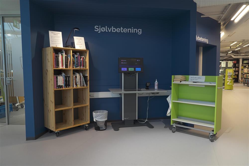 Innbyggartorg og bibliotek på Sartor Storsenter - Klikk for stort bilete