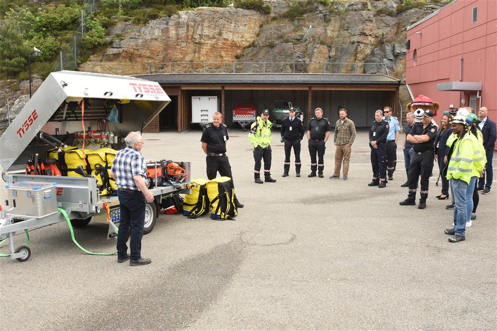 Frå markeringa på brannstasjonen på Ågotnes. - Klikk for stort bilete