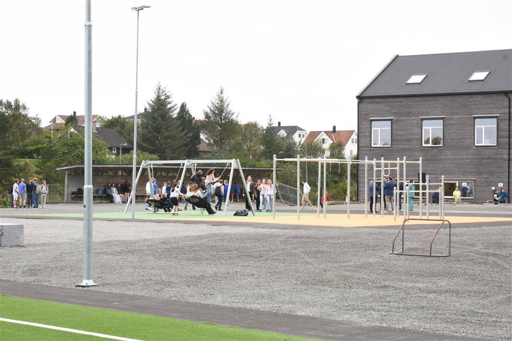 Frå opninga av nytt uteområde - Klikk for stort bilete