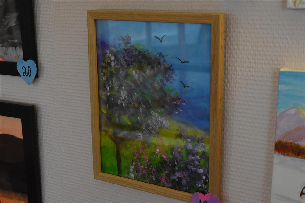 Frå opninga av måleriutstillinga på tysdag - Klikk for stort bilete