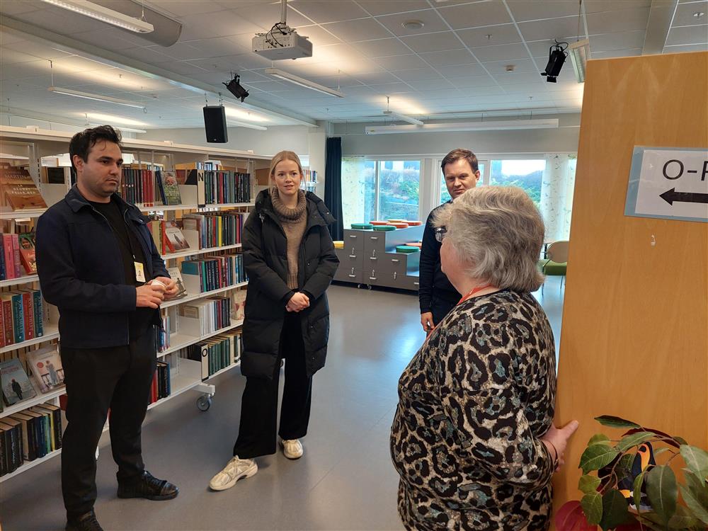 Astrid Rustad fortel om aktiviteten på Rong til Amini, Reiestad og Bråstad.  - Klikk for stort bilete