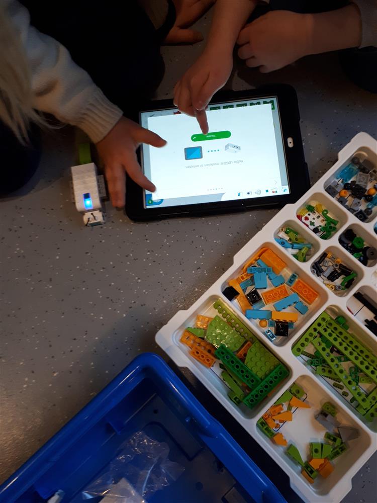 IPad og lego - Klikk for stort bilete