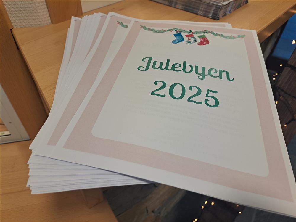 Frå opninga av julebyen på Tednebakkane omsorgssenter. - Klikk for stort bilete