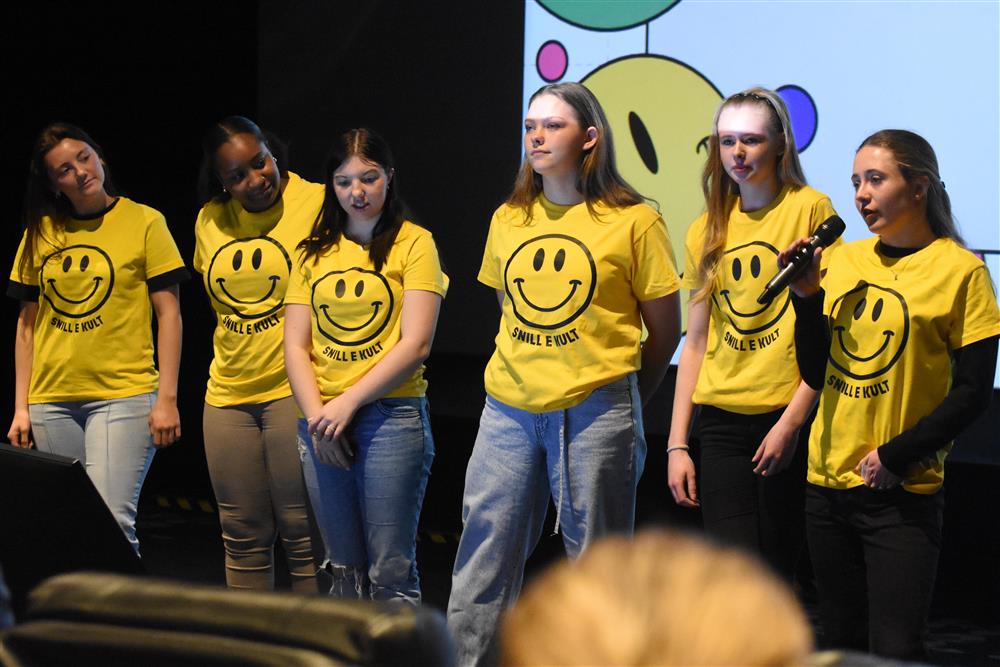 Elevar frå barne- og ungomdsarbeidarfaget - Klikk for stort bilete