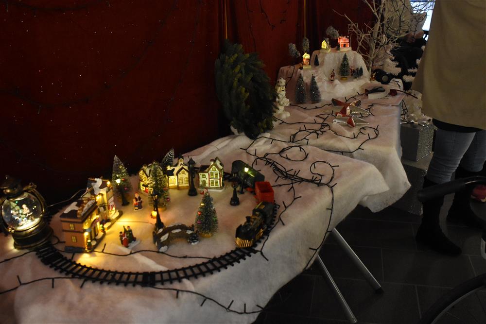 Frå opninga av julebyen på Tednebakkane omsorgssenter. - Klikk for stort bilete