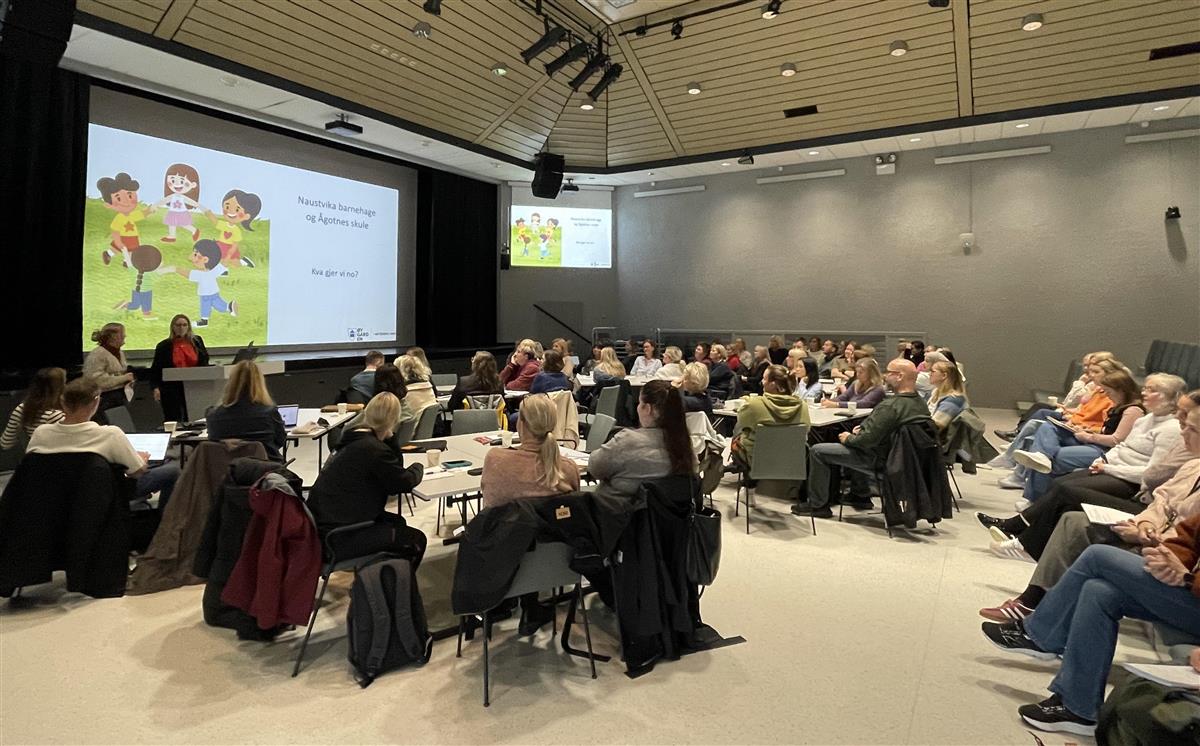 Frå samlinga i kultursalen i Øygarden rådhus 22. oktober - Klikk for stort bilete