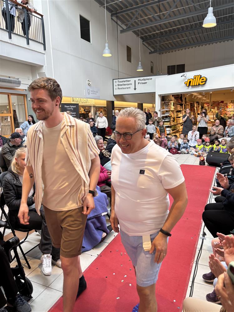 Frå moteshowet på Rong - Klikk for stort bilete
