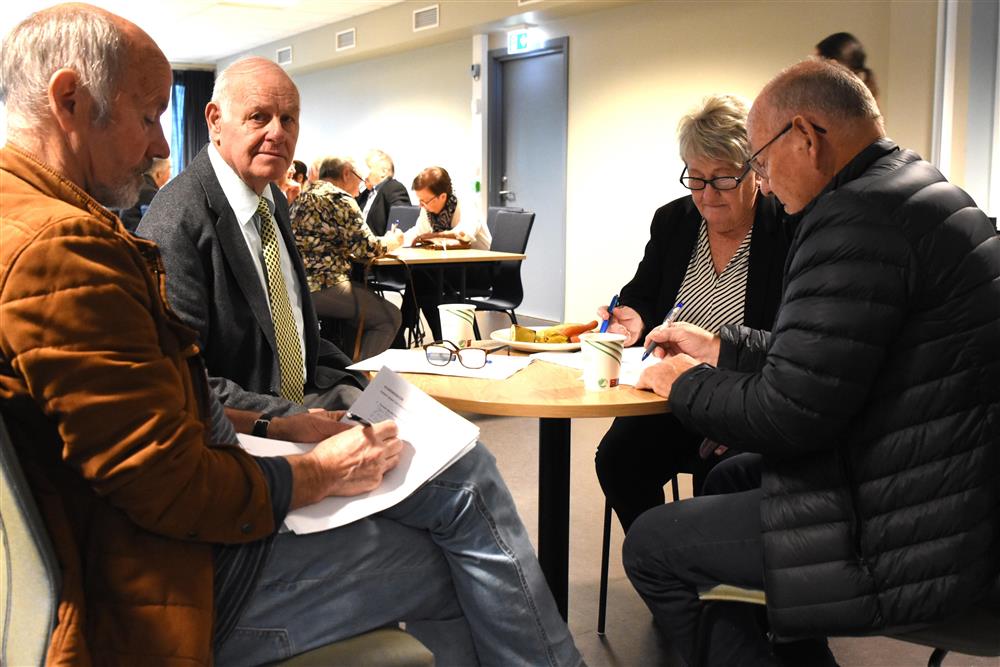 Deltakarar i gruppe - Klikk for stort bilete