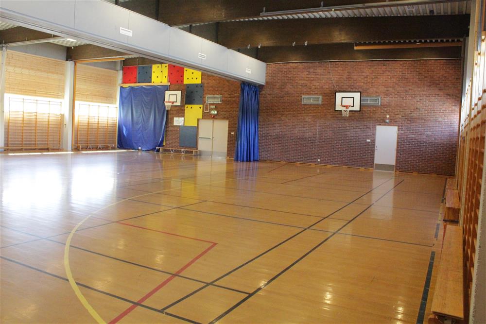 Gymsalen til Fjell ungdomsskule - Klikk for stort bilete