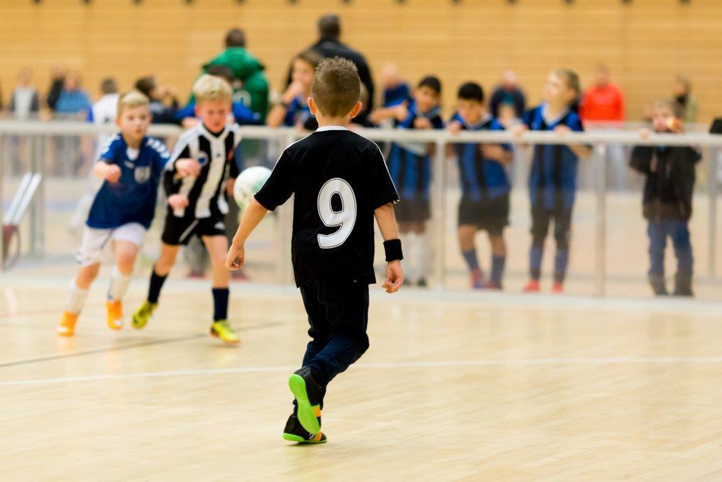 Ill. Fotballspilling i gymsal - Klikk for stort bilete
