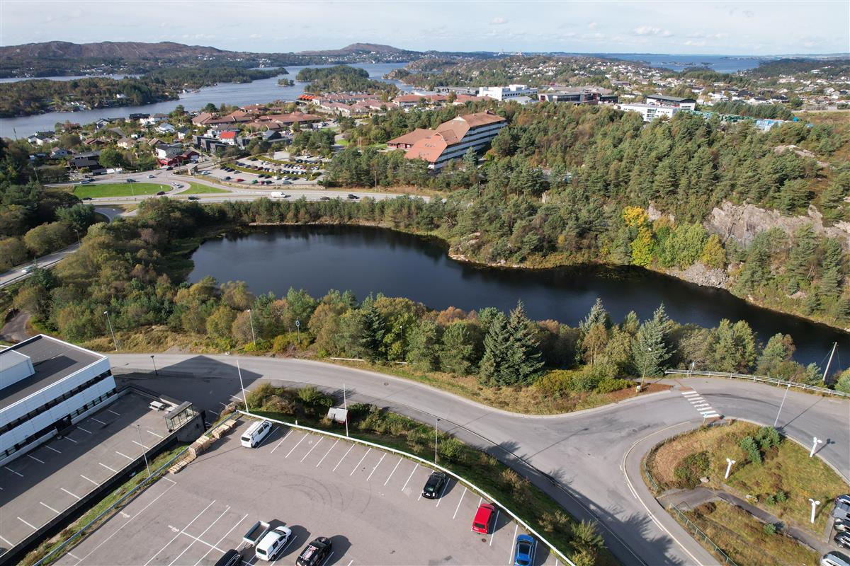 Oversiktsbilete av Stovevatnet på Straume - Klikk for stort bilete